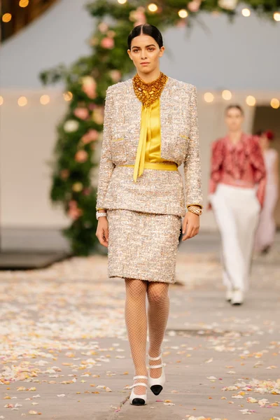 Look 5